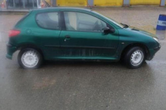 Pare boue avant gauche PEUGEOT 206