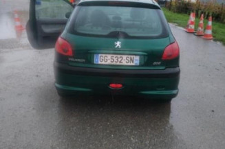 Pare boue avant gauche PEUGEOT 206