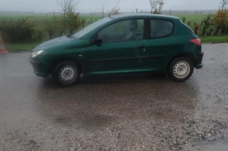 Pare boue avant gauche PEUGEOT 206