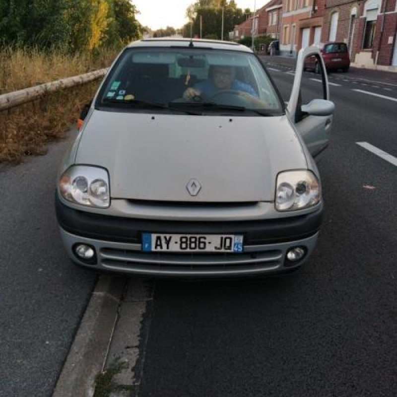 Pare choc arriere RENAULT CLIO 2 Photo n°8