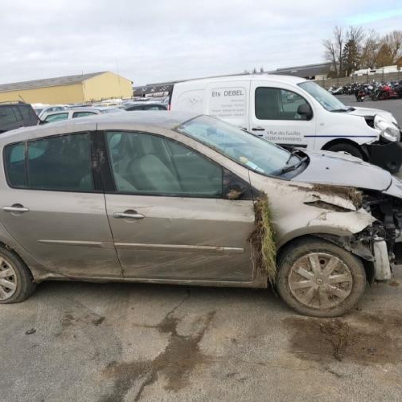 Pompe à carburant RENAULT CLIO 3 Photo n°5