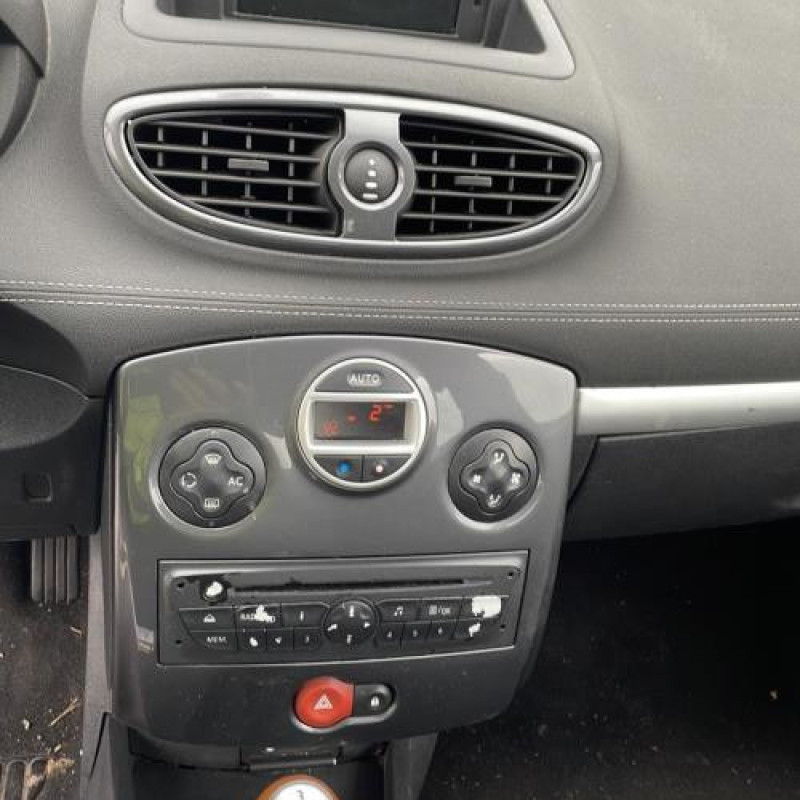 Ecran GPS RENAULT CLIO 3 Photo n°11