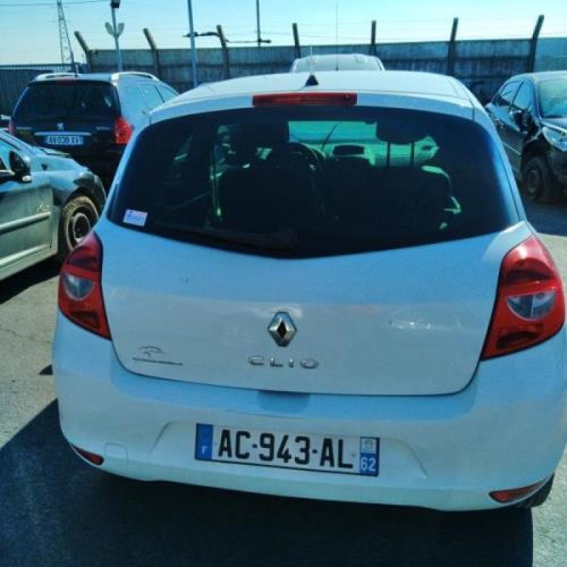 Boitier UCH RENAULT CLIO 3 Photo n°6