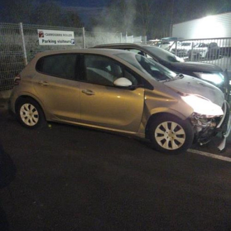 Pare boue arriere droit PEUGEOT 208 1