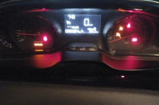 Bouton de warning PEUGEOT 208 1