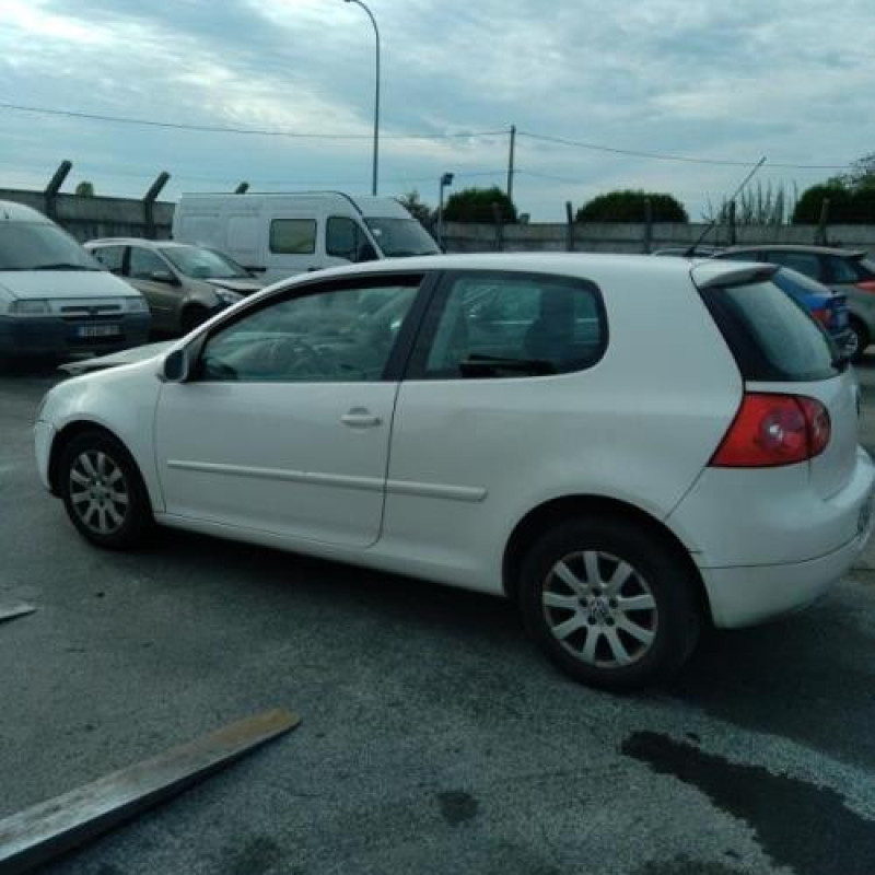 Feu arriere secondaire droit (feux) VOLKSWAGEN GOLF 5 Photo n°5