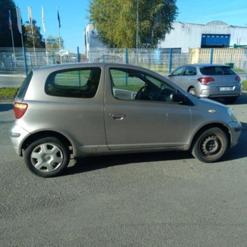 Feu arriere stop central TOYOTA YARIS 1 Photo n°4