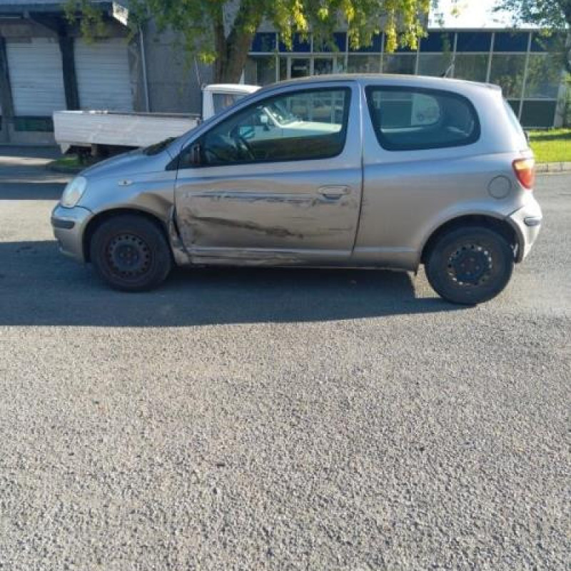 Feu arriere stop central TOYOTA YARIS 1 Photo n°6