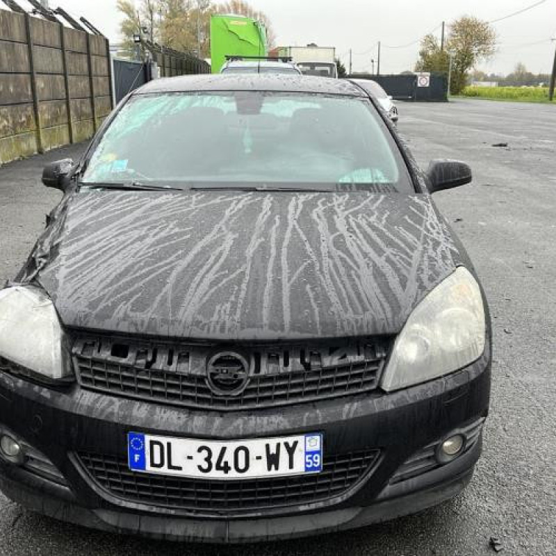 Pare boue avant gauche OPEL ASTRA H Photo n°2