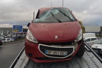 Pare boue arriere droit PEUGEOT 208 1