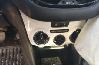 Poignee interieur arriere droit PEUGEOT 208 1