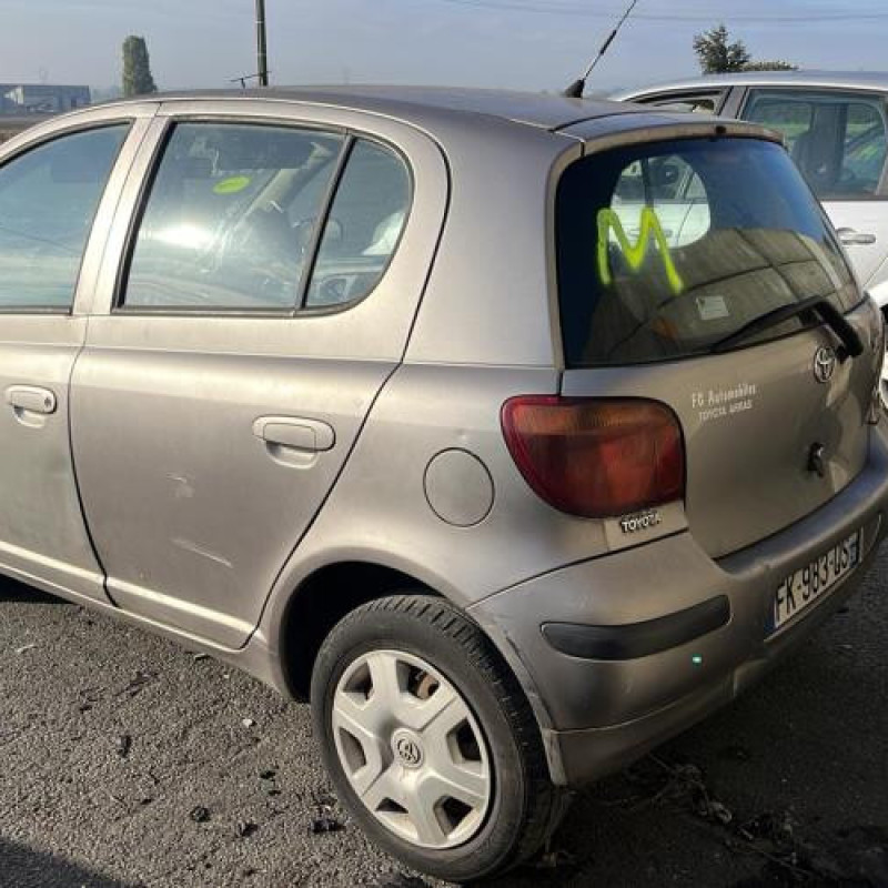 Feu arriere stop central TOYOTA YARIS 1 Photo n°7