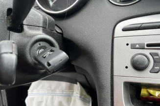 Attache ceinture arriere gauche PEUGEOT 308 1