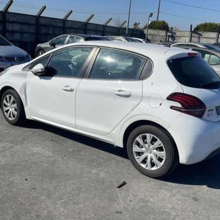 Pare boue arriere droit PEUGEOT 208 1