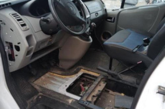 Poignee porte avant droit RENAULT TRAFIC 2