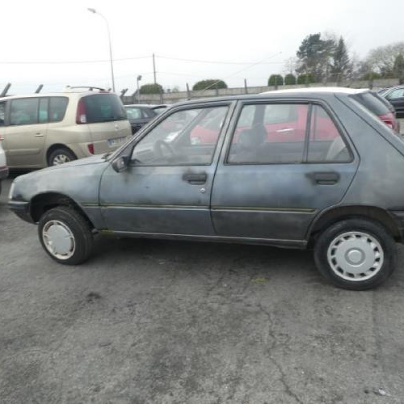 Porte arriere droit PEUGEOT 205 Photo n°9