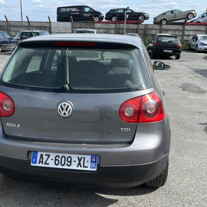 Feu arriere secondaire droit (feux) VOLKSWAGEN GOLF 5 Photo n°6