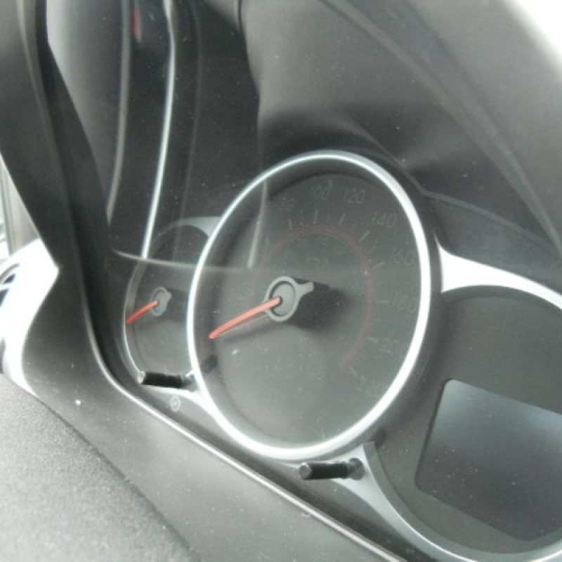 Attache ceinture arriere centrale MAZDA 2 2 Photo n°10