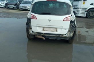 Pare boue avant gauche RENAULT SCENIC 3