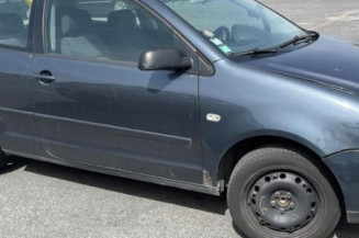 Poignee porte avant gauche VOLKSWAGEN POLO 4