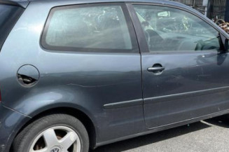 Poignee porte avant gauche VOLKSWAGEN POLO 4