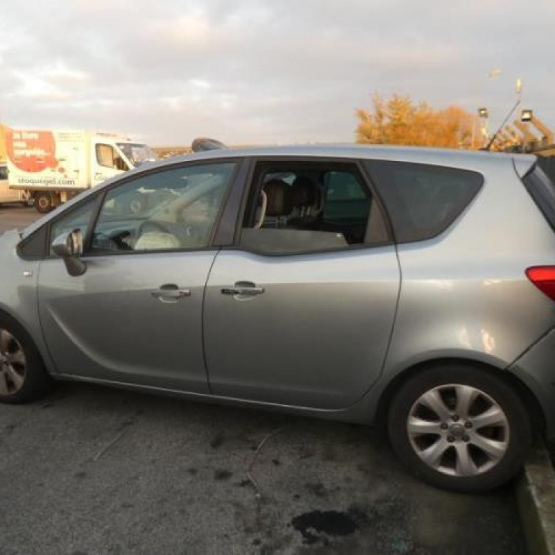 Feu arriere secondaire droit (feux) OPEL MERIVA B Photo n°8