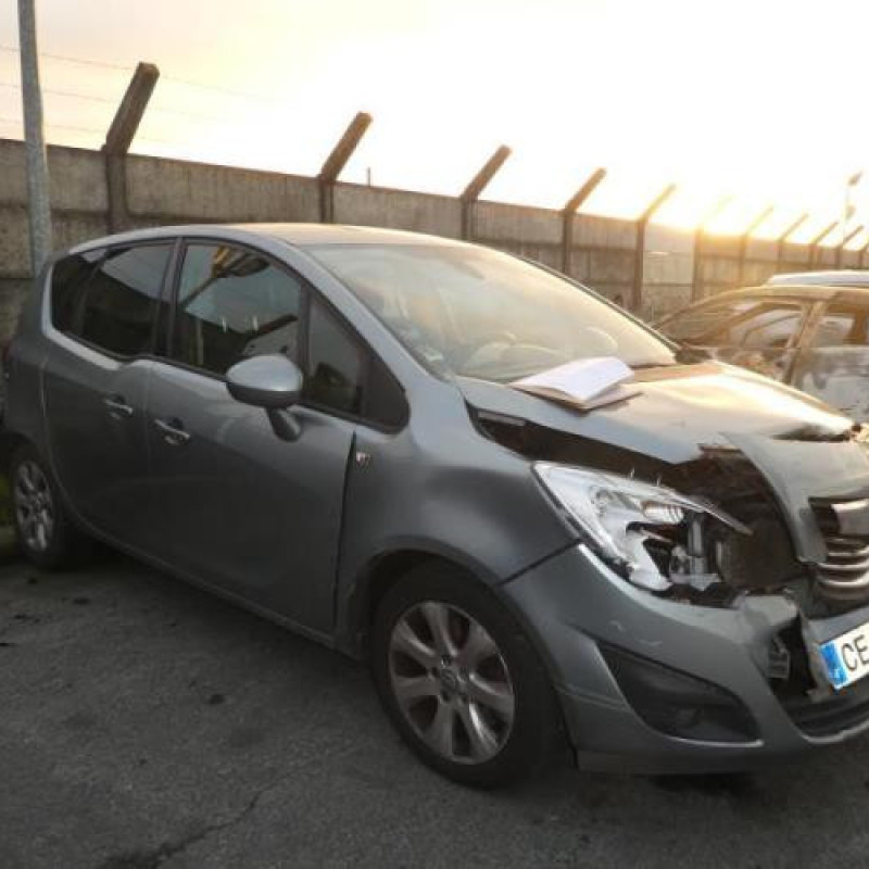 Feu arriere secondaire droit (feux) OPEL MERIVA B Photo n°10