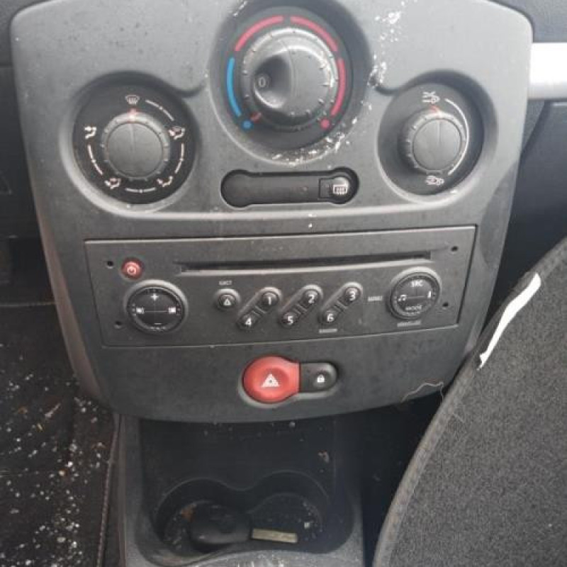 Poignee interieur avant droit RENAULT CLIO 3 Photo n°12