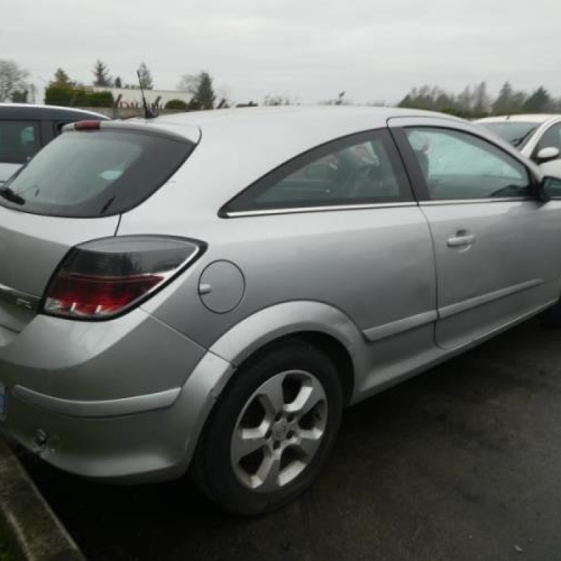 Pare boue avant droit OPEL ASTRA H Photo n°5