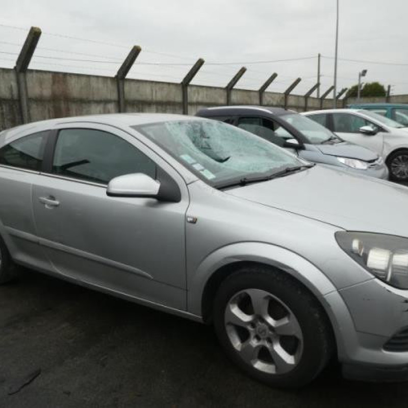 Pare boue avant droit OPEL ASTRA H Photo n°9