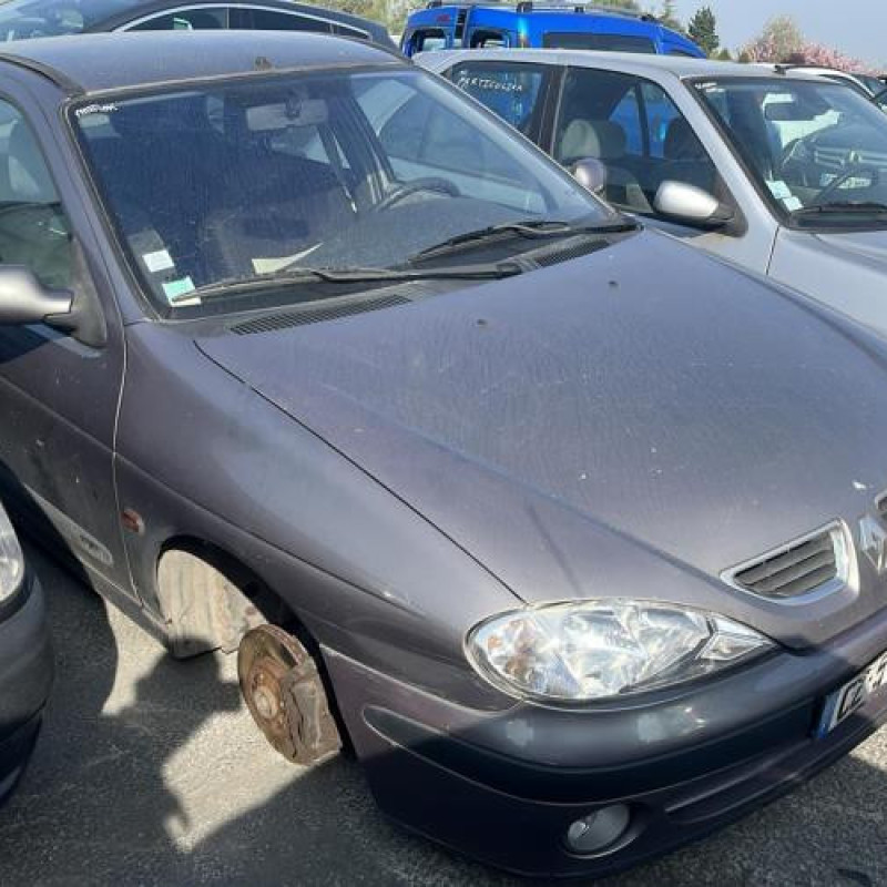 Feu arriere principal gauche (feux) RENAULT MEGANE 1 Photo n°4