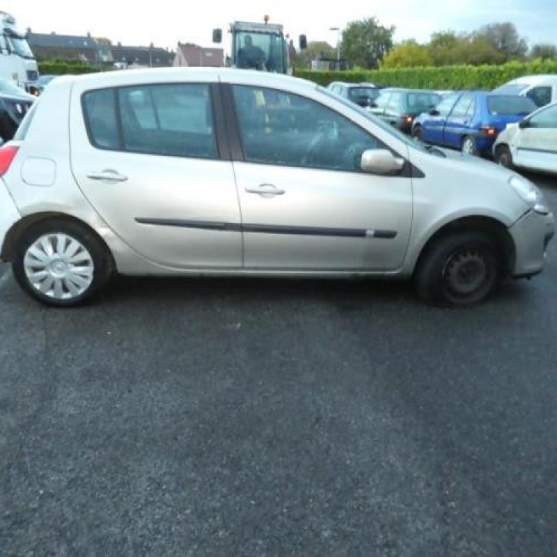 Boitier UCH RENAULT CLIO 3 Photo n°5