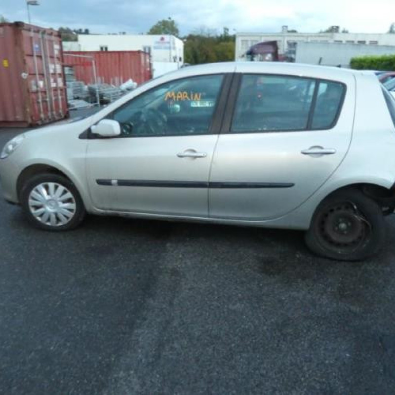 Boitier UCH RENAULT CLIO 3 Photo n°7