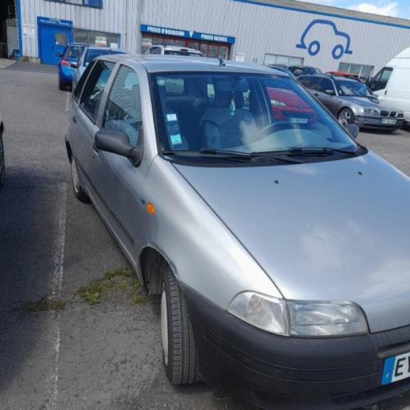 Malle/Hayon arriere FIAT PUNTO 1 Photo n°4