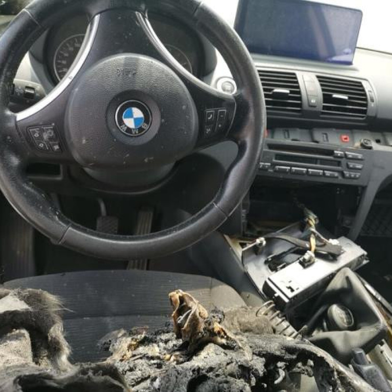 Air bag conducteur BMW SERIE 1 E81 Photo n°10