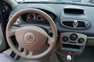 Poignee interieur avant gauche RENAULT CLIO 3