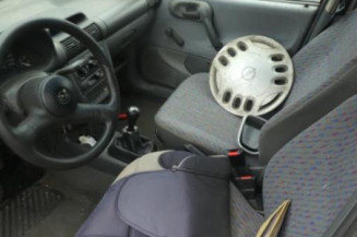 Serrure de coffre OPEL CORSA B