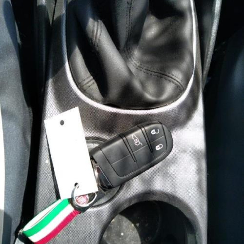 Attache ceinture arriere centrale FIAT 500X Photo n°14