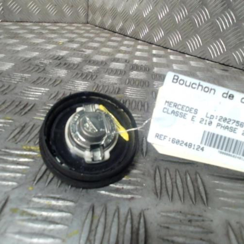 Bouchon de carburant MERCEDES CLASSE E 210 Photo n°1