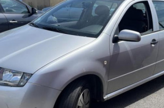 Pare boue avant droit SKODA FABIA 1