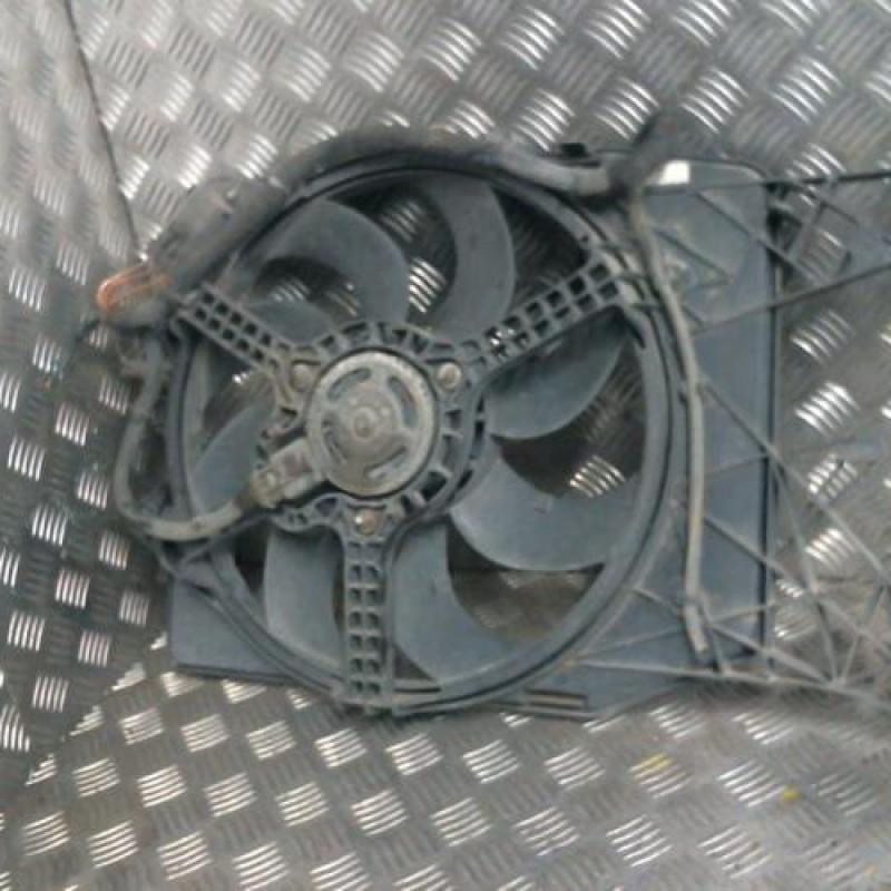 Moto ventilateur radiateur VOLKSWAGEN GOLF 2 Photo n°2