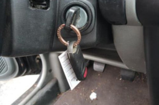 Attache ceinture avant droit NISSAN MICRA 2