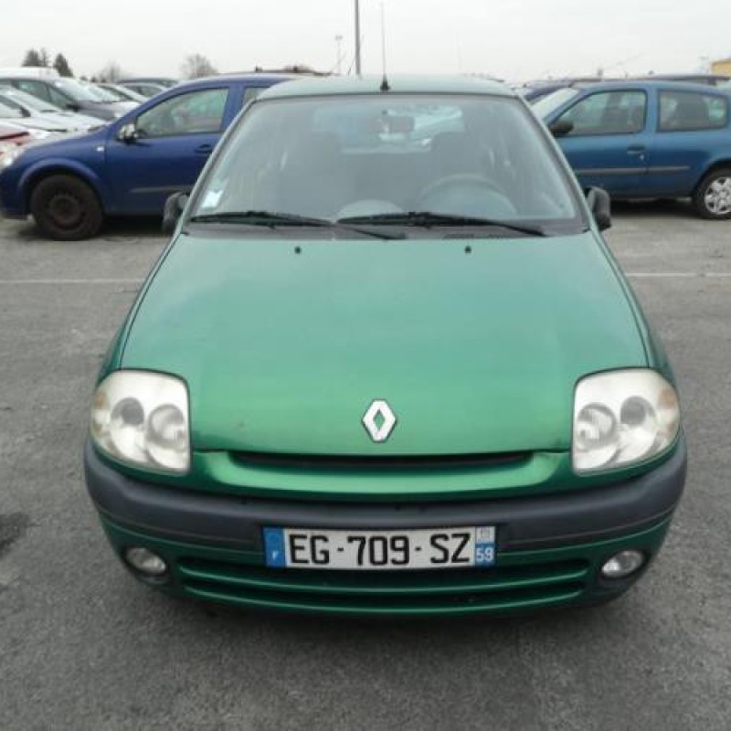 Pare choc arriere RENAULT CLIO 2 Photo n°9