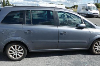 Custode avant droit OPEL ZAFIRA B