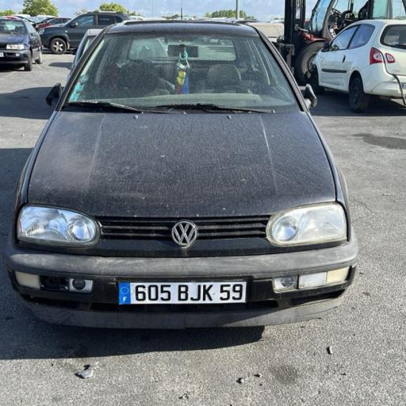 Pare boue avant gauche VOLKSWAGEN GOLF 3 Photo n°1