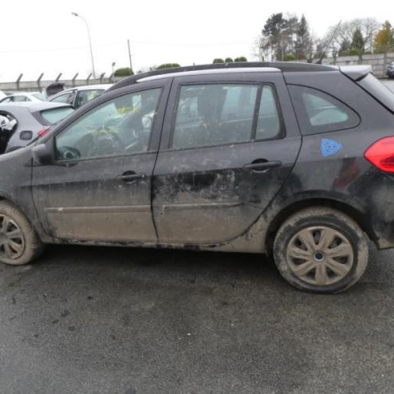 Feu arriere stop central RENAULT CLIO 3 Photo n°6