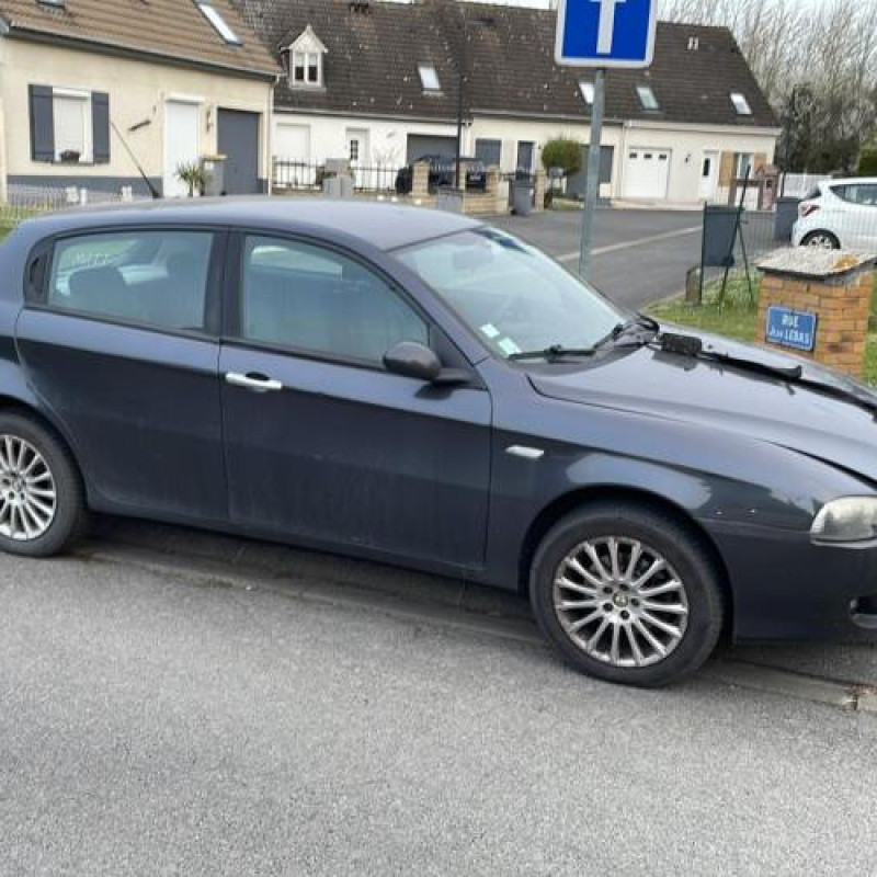 Feu arriere secondaire droit (feux) ALFA ROMEO 147 Photo n°5