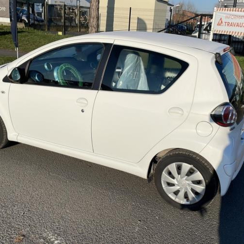 Lunette arriere TOYOTA AYGO 1 Photo n°5