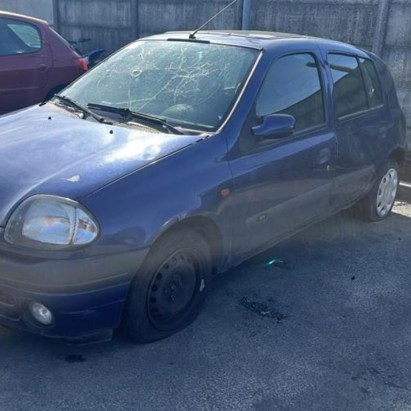 Pare choc arriere RENAULT CLIO 2 Photo n°9