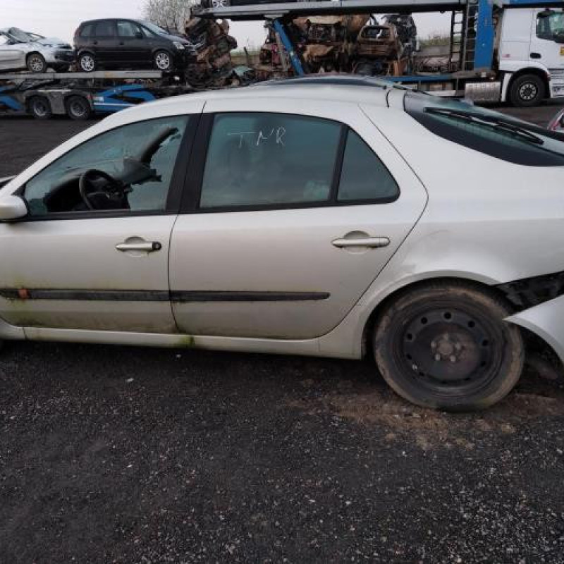 Feu arriere secondaire droit (feux) RENAULT LAGUNA 2 Photo n°4